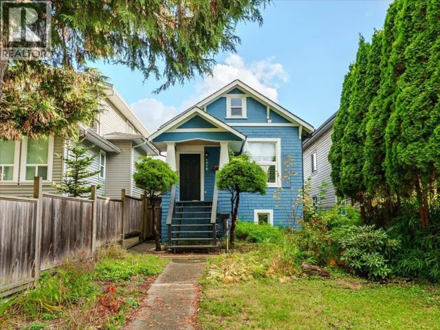 1016 TENTH AVENUE, New Westminster, British Columbia V3M3H6