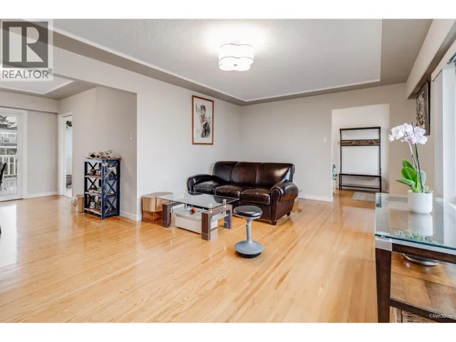 6555 ST. CHARLES PLACE, Burnaby, British Columbia V5H3W1