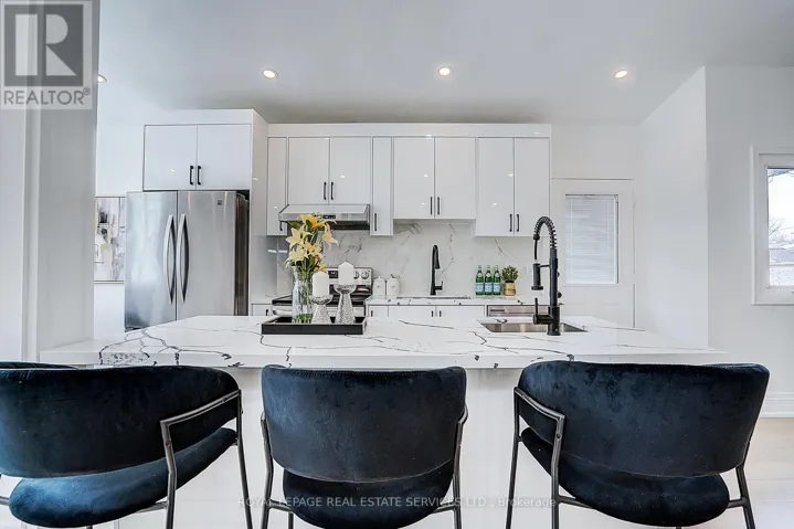 21 HOLFORD CRESCENT, Toronto (Tam O'Shanter-Sullivan), Ontario M1T1L9