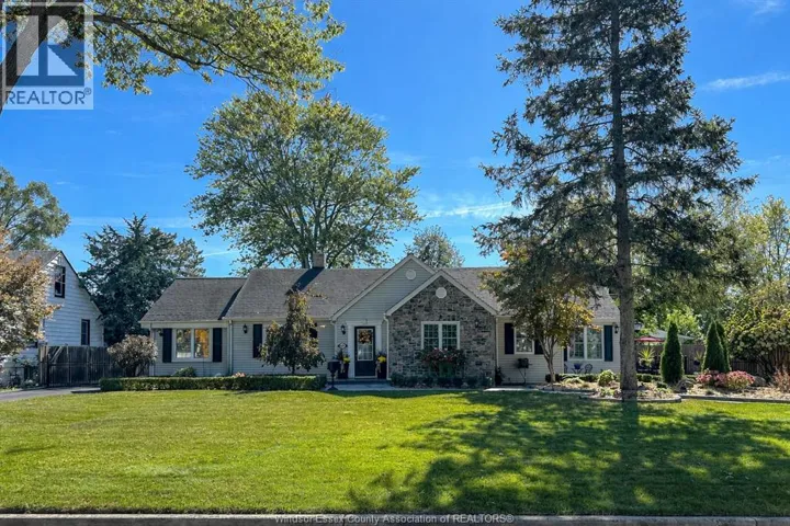 665 SCOFIELD AVENUE, Windsor, Ontario N9G1L4