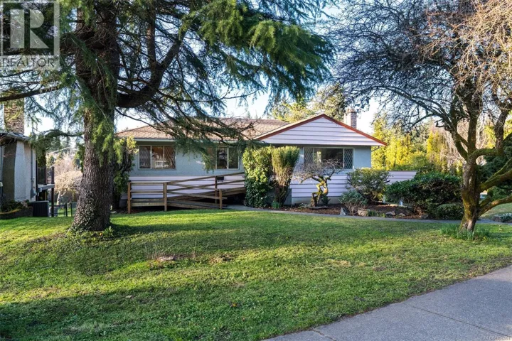 646 Ridgebank Cres, Saanich, British Columbia V6X1N6