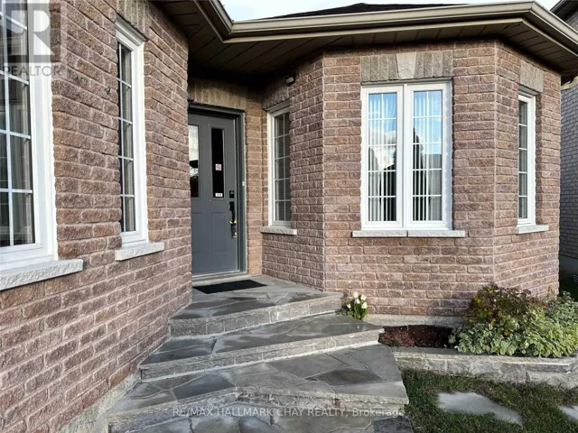 UPPER - 55 PENVILL LANE, Barrie (Ardagh), Ontario L4N5M8