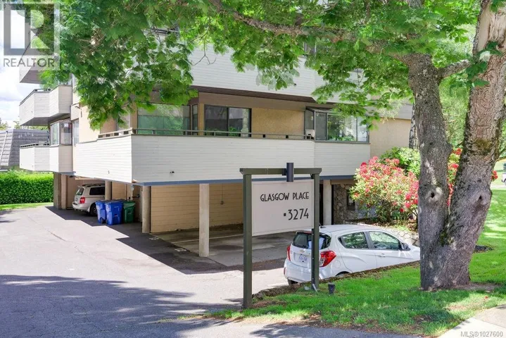 402 3274 Glasgow Ave, Saanich, British Columbia V8X1M2