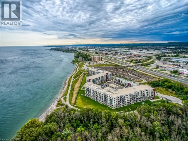 125 SHOREVIEW Place Unit# 303, Stoney Creek, Ontario L8E0K3