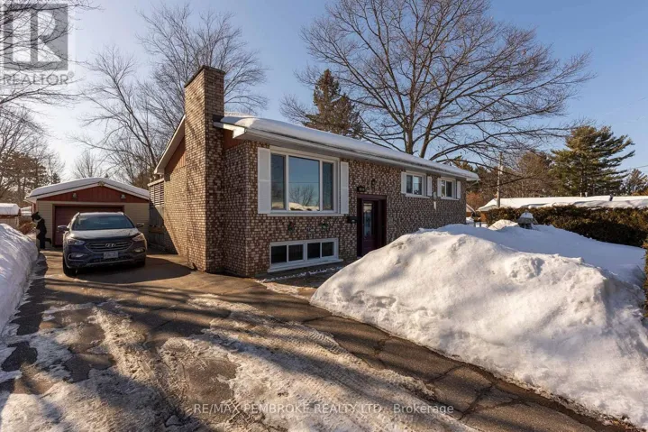 17 ROY STREET, Petawawa, Ontario K8H3A5