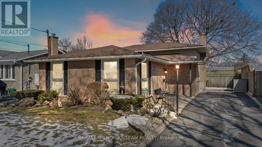 5 SHERIDAN DRIVE, St. Catharines (Bunting/Linwell), Ontario L2M6N8