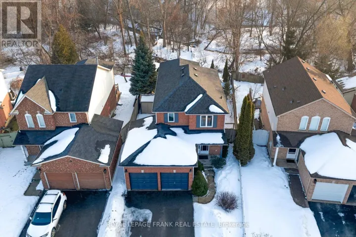 9 ROYAL PINES COURT, Clarington (Bowmanville), Ontario L1C4P4