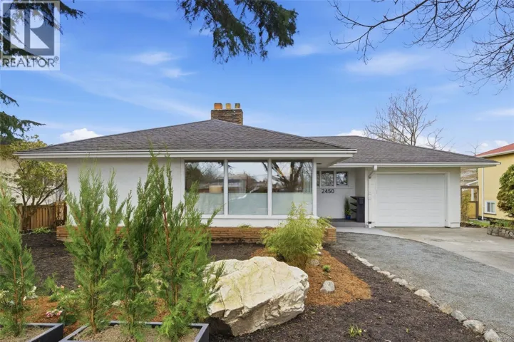 2450 Cadboro Bay Rd, Oak Bay, British Columbia V8R5H6