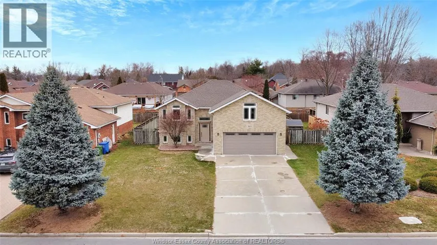 569 SACRED HEART, LaSalle, Ontario N9J3L9