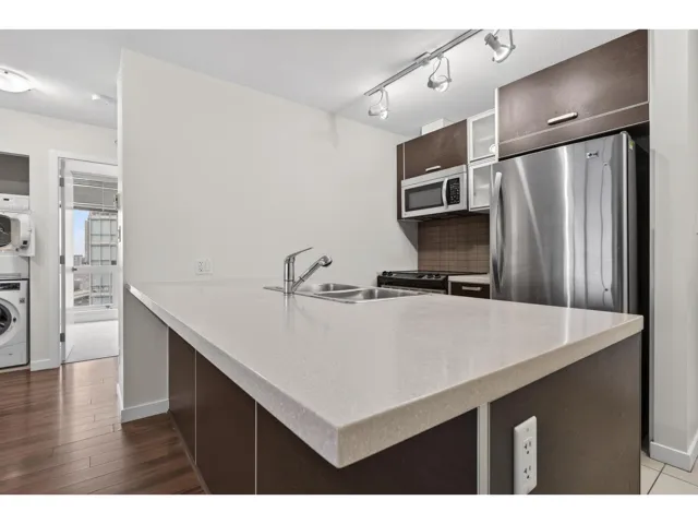 3109 9981 WHALLEY BOULEVARD, Surrey, British Columbia V3T0G6