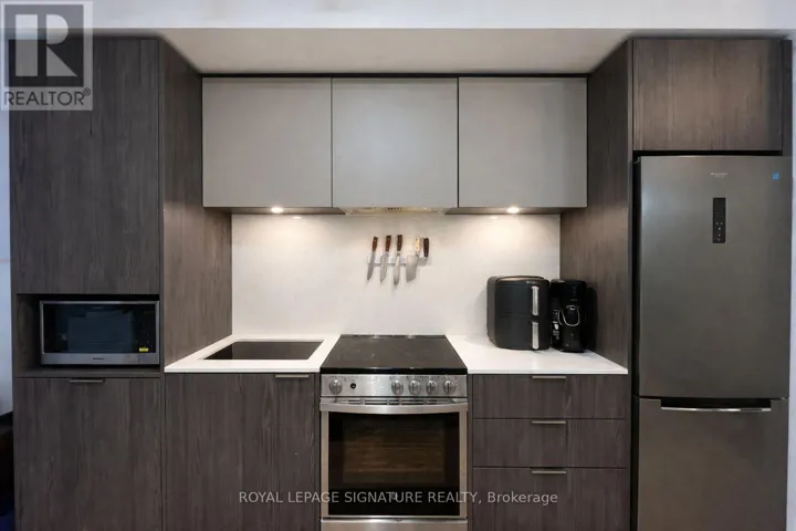 303 - 70 ANNIE CRAIG DRIVE, Toronto (Mimico), Ontario M8V0G2