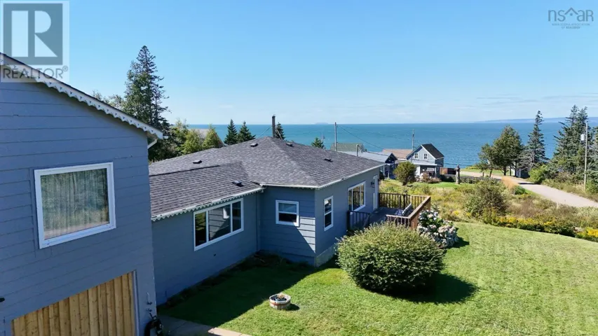 60 Cove Road, Halls Harbour, Nova Scotia B0P1J0