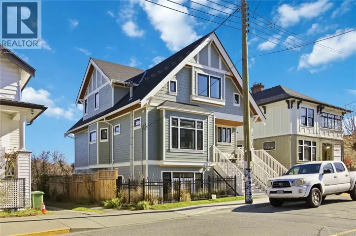 3 1915 Fernwood Rd, Victoria, British Columbia V8T2Y6