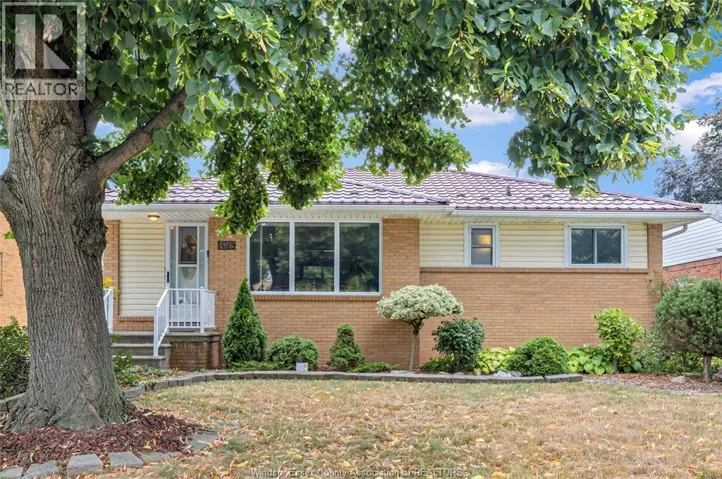 486 BERTHA, Windsor, Ontario N8N0B1