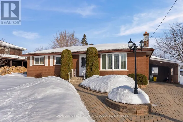 395 CHAMBERLAIN STREET, Pembroke, Ontario K8A2N3