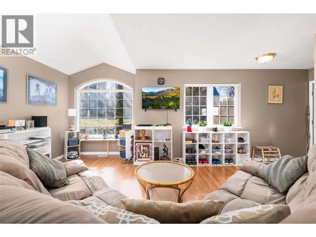 338 9th Avenue S Unit# F, Creston, British Columbia V0B1G3