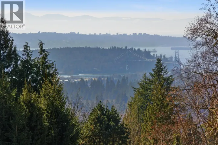 145 E KENSINGTON ROAD, North Vancouver, British Columbia V7N1P2