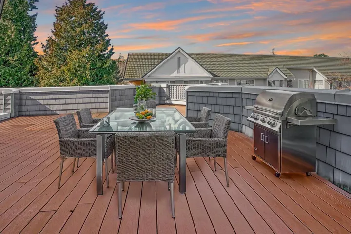 411 15555 16 AVENUE, Surrey, British Columbia V4A1R7