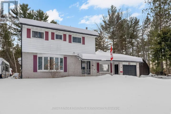 43 LISA CRESCENT, Petawawa, Ontario K8H2Z8