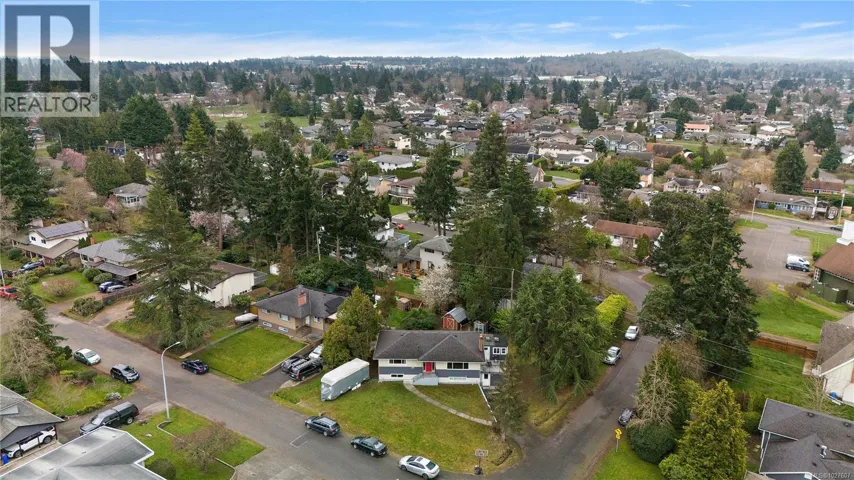 1819 Dunnett Cres, Saanich, British Columbia V8N2P4