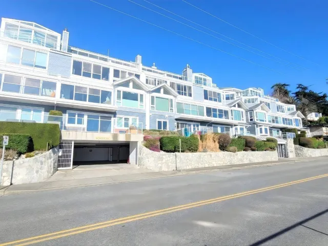 303 15165 MARINE DRIVE, White Rock, British Columbia V4B1C5