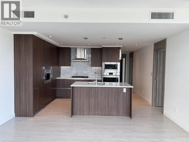 3703 4720 LOUGHEED HIGHWAY, Burnaby, British Columbia V5C0M8