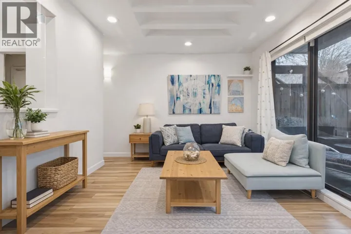 107 350 E 5TH AVENUE, Vancouver, British Columbia V5T1H4