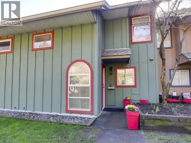 29 900 W 17TH STREET, North Vancouver, British Columbia V7P3K5