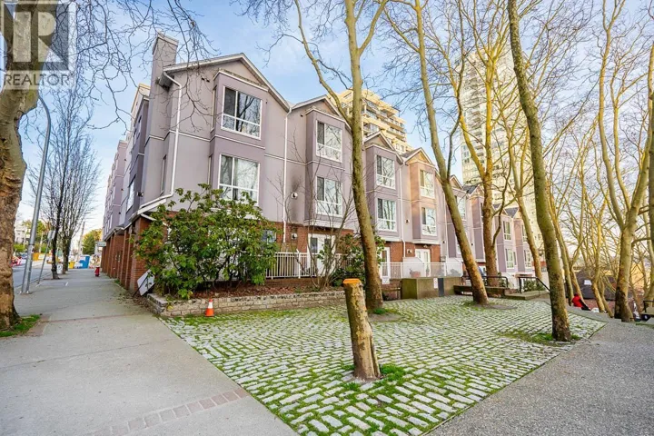 103 624 AGNES STREET, New Westminster, British Columbia V3M1G8