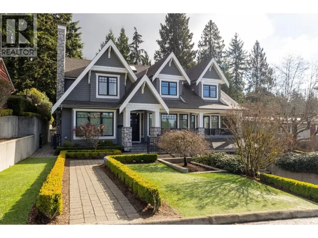 4228 SKYLINE DRIVE, North Vancouver, British Columbia V7R3G7