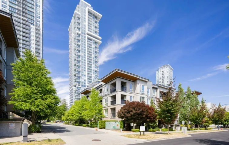 1403 13350 CENTRAL AVE AVENUE, Surrey, British Columbia V3T0S1