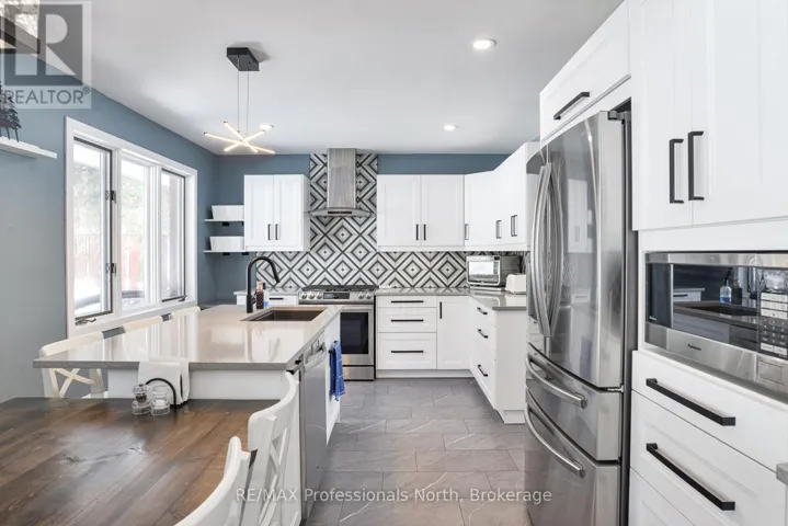 240 ORIOLE CRESCENT, Gravenhurst (Muskoka (S)), Ontario P1P1C6