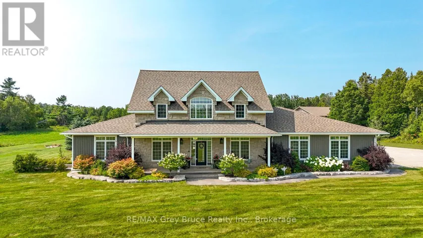 Custom built 3100+ sq.ft. home on 54 Acres!