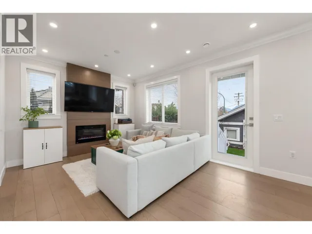 2876 CLARK DRIVE, Vancouver, British Columbia V5N0E9