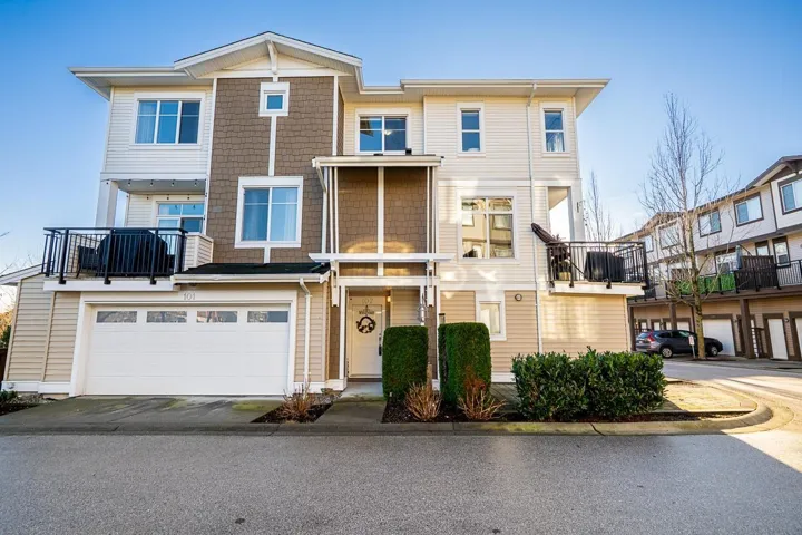 102 19433 68 AVENUE, Surrey, British Columbia V4N6M8
