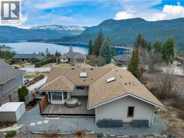 2620 Grand View Place, Blind Bay, British Columbia V0E1H2