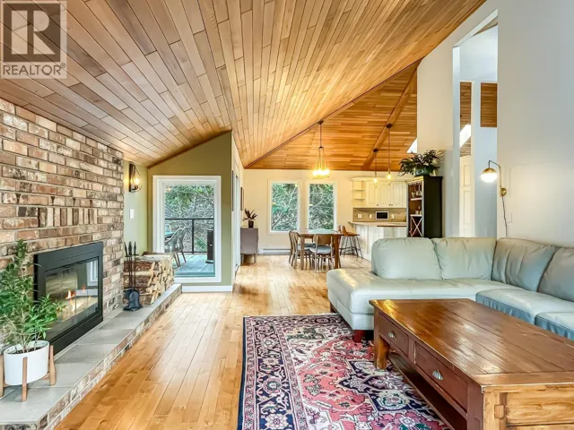 442 Clifton Road N, Kelowna, British Columbia V1V1H1