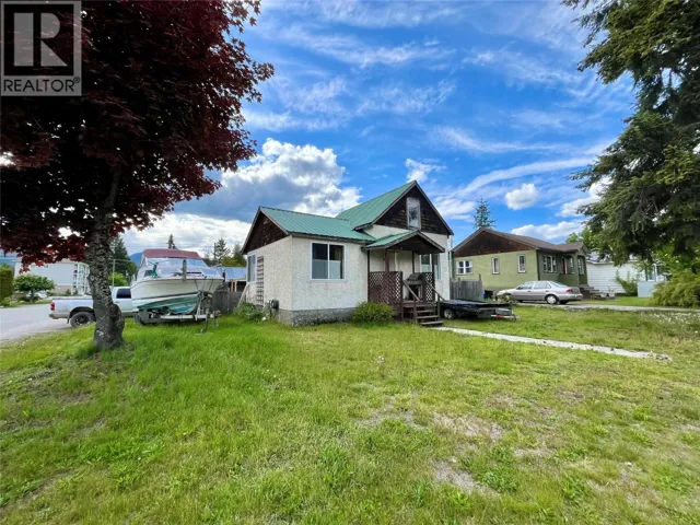 302 6th Avenue NW, Nakusp, British Columbia V0G1R0