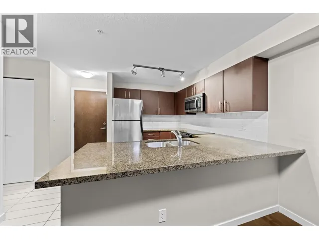 209 7337 MACPHERSON AVENUE, Burnaby, British Columbia V5J0A9