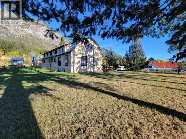 970 95 Highway, Spillimacheen, British Columbia V0A1P0