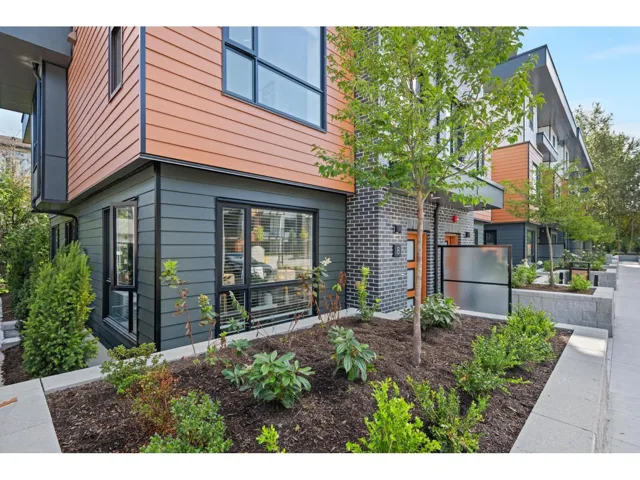 8 20926 83 AVENUE AVENUE, Langley, British Columbia V2Y3Y9