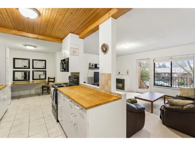 2207 10620 150 STREET, Surrey, British Columbia V3R7K3