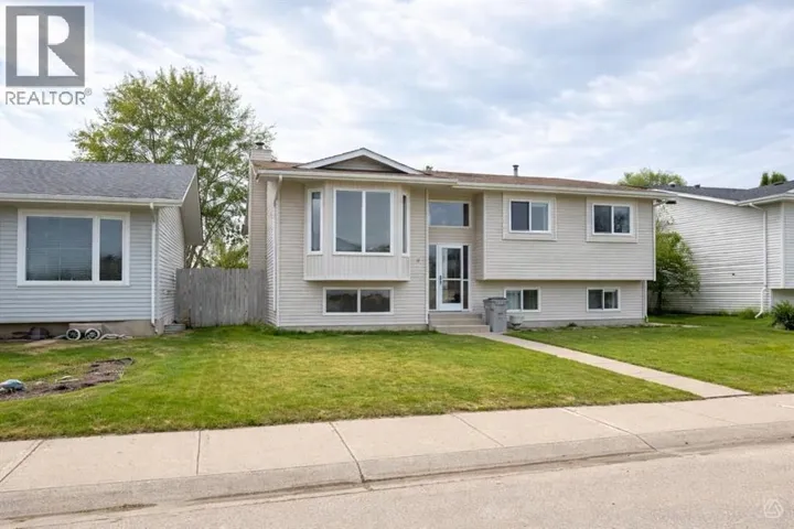29 Lyons Crescent, Whitecourt, Alberta T7S1B9