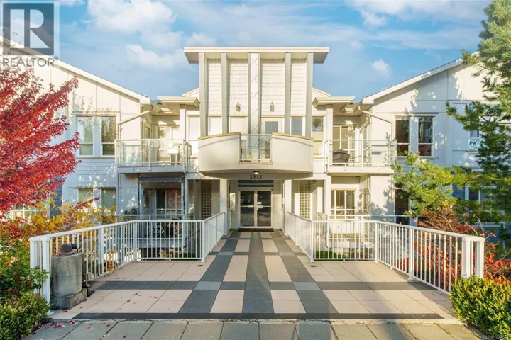211 3915 Carey Rd, Saanich, British Columbia V8Z4E3