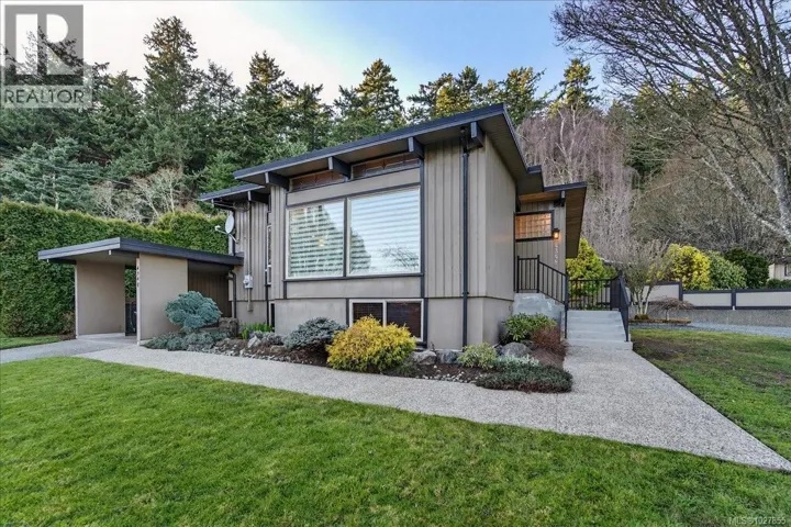 4348 Parkside Cres, Saanich, British Columbia V8N2C3