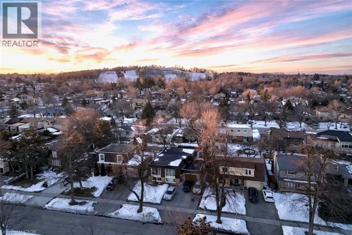 72 MANOR Drive, Kitchener, Ontario N2A2V1