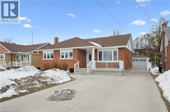390 DUMFRIES Avenue, Kitchener, Ontario N2H2G1