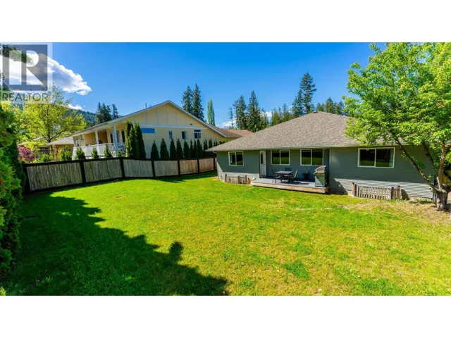 810 11 Street SE, Salmon Arm, British Columbia V1E1R3