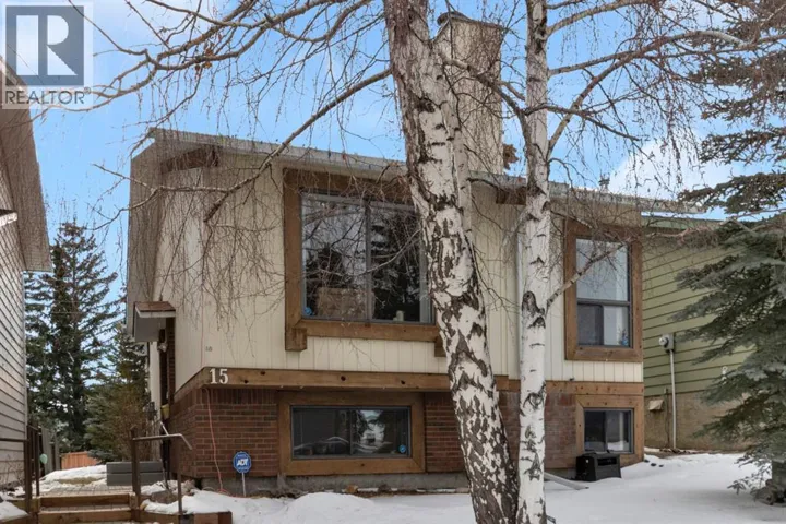15 Coach Manor Rise SW, Calgary, Alberta T3H1C5