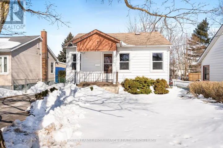 7 DUNKIRK AVENUE, Kingston (East of Sir John A. Blvd), Ontario K7K2H3
